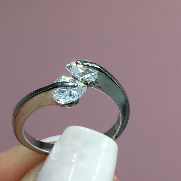 14k white gold diamond heart ring wedding - Picture 7 of 8